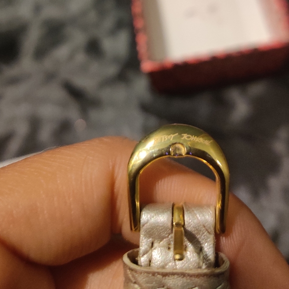 Beautiful Vintage Betsey Johnson watch with genuine leather wrist band - Picture 2 of 7